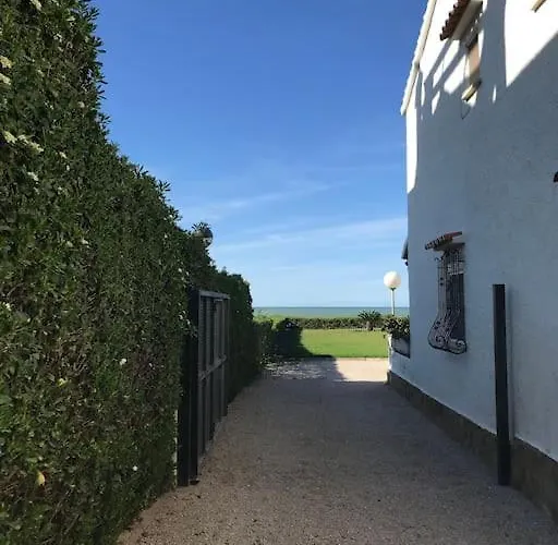 Будинок відпочинку Casa Luna Primera Linea De La Playa Almadrava